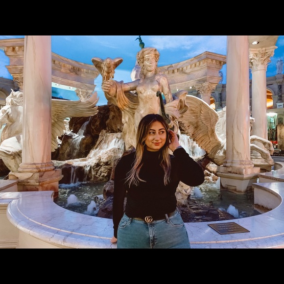 Meet your Posher, Danielle - Picture 3 of 4